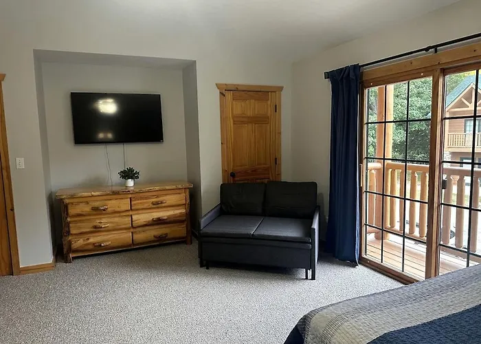 Spacious Luxury Retreat With Jetted Tub, Fireplaces, Balconies, And Smart Tv In North Utica, Illinois * Utica