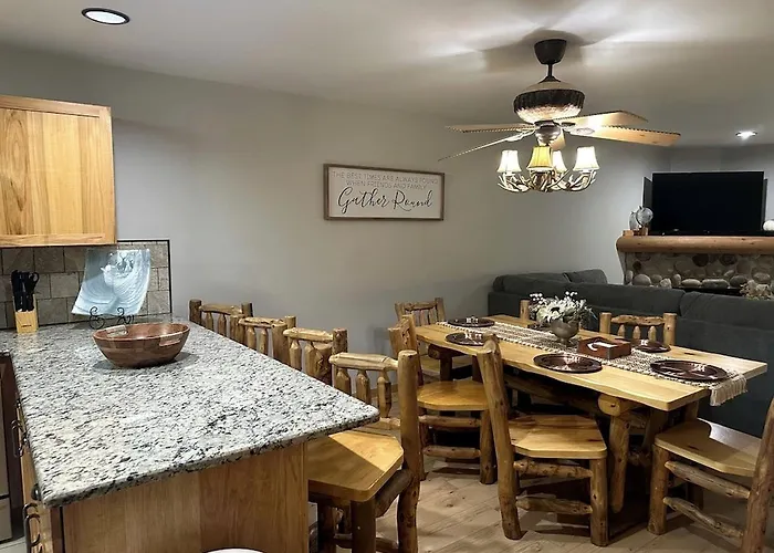 Spacious Luxury Retreat With Jetted Tub, Fireplaces, Balconies, And Smart Tv In North Utica, Illinois